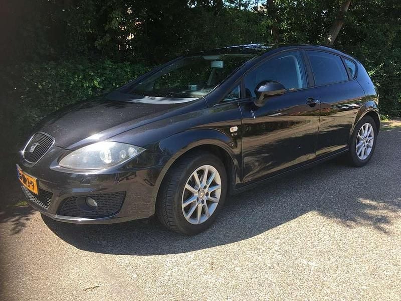 Zwart Gebruikt 2010 Seat Leon Hatchback | € 3.950 (Goede deal) - Afbeelding 1/4