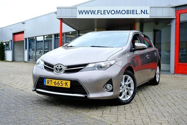 Bruin, metallic lak Gebruikt 2013 Toyota Auris Hatchback | € 10.450 (Eerlijke prijs) - Afbeelding 1/4