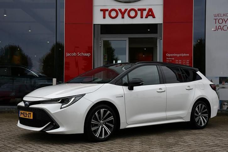 Wit Gebruikt 2021 Toyota Corolla Executive Stationwagen | € 25.899 (Eerlijke prijs) - Afbeelding 1/4