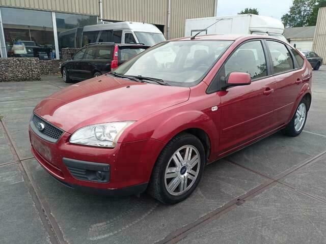Rood Gebruikt 2007 Ford Focus Hatchback | € 2.250 (Eerlijke prijs) - Afbeelding 1/4