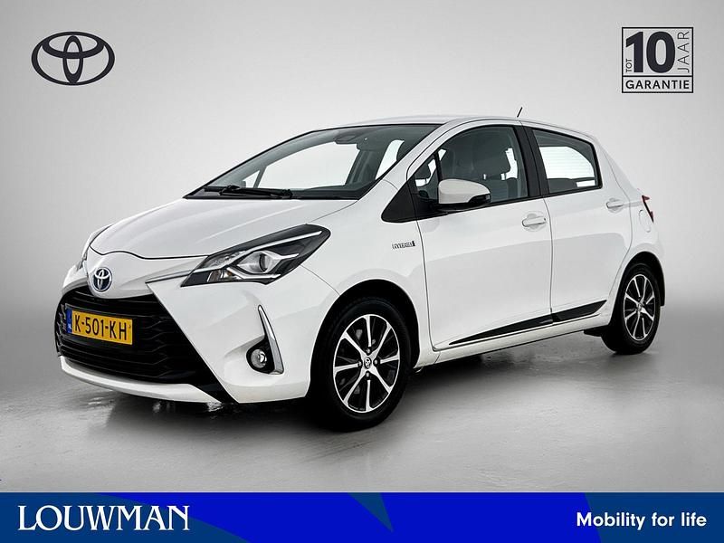 Wit Occasion 2021 Toyota Yaris Hybrid Design Hatchback | € 14.945 (Super prijs) - Afbeelding 1/4