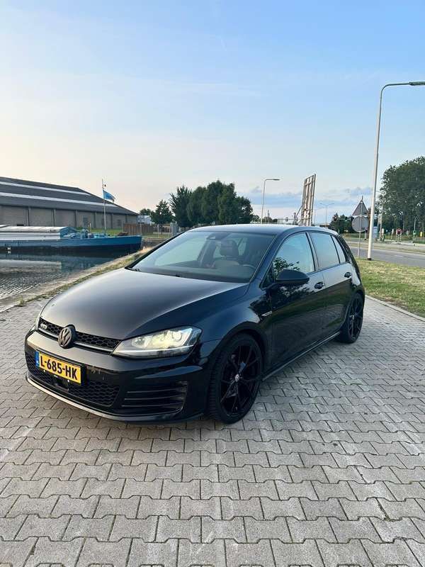 Zwart Gebruikt 2016 VW Golf VII GTD Stationwagen | € 14.950 (Goede deal) - Afbeelding 1/4