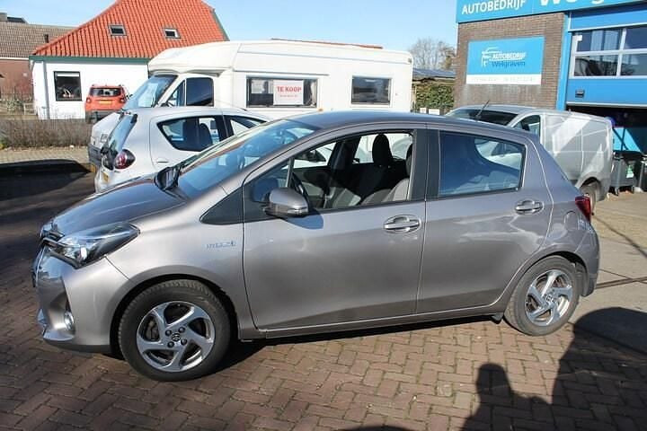 Occasion Toyota Yaris Hybrid 2015 Bruin (metallic) Hatchback