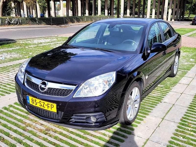 Zwart Gebruikt 2006 Opel Vectra Business Edition Hatchback | € 1.600 (Goede deal) - Afbeelding 1/4