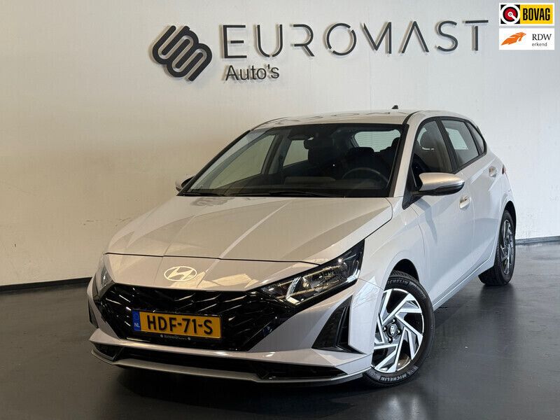Grijs Gebruikt 2024 Hyundai i20 Comfort Hatchback | € 20.750 (Eerlijke prijs) - Afbeelding 1/4