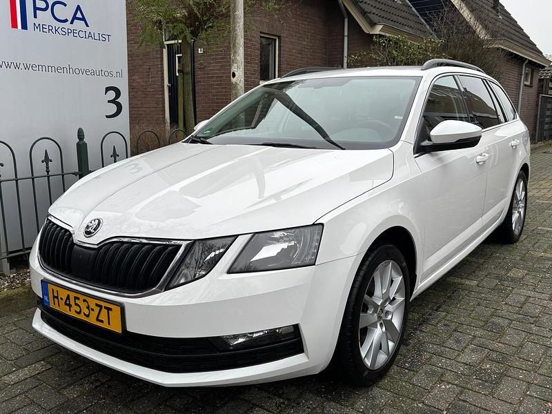 Wit Gebruikt 2020 Skoda Octavia Business Line Stationwagen | € 15.495 (Goede deal) - Afbeelding 1/4