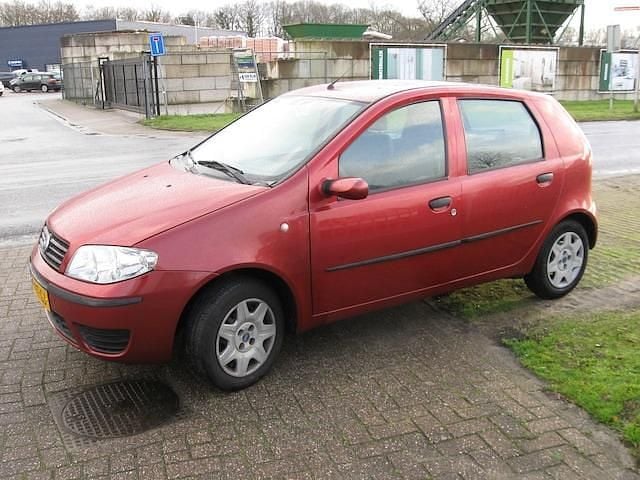 Occasion Fiat Punto Dynamic 2004 Rood (metallic) Hatchback
