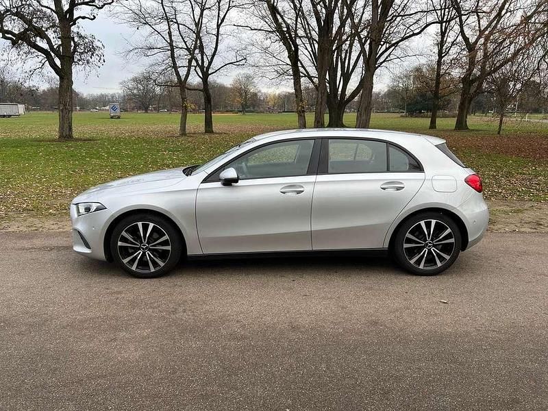 Zilver Occasion 2019 Mercedes A200 Advantage Hatchback | € 18.499 (Super prijs) - Afbeelding 1/4
