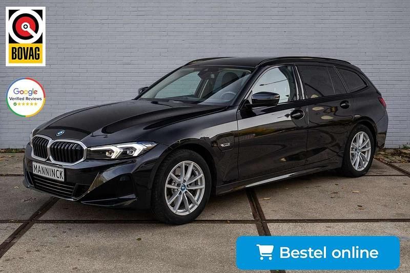 Zwart Occasion 2022 BMW 320e Executive Stationwagen | € 29.500 (Goede deal) - Afbeelding 1/4