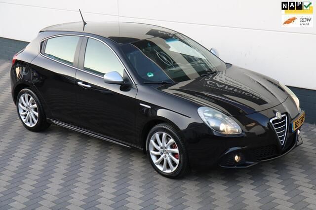 Zwart, metallic lak Gebruikt 2012 Alfa Romeo Giulietta Distinctive Hatchback | € 4.445 (Goede deal) - Afbeelding 1/4