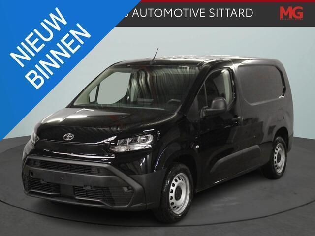 Zwart Nieuw 2024 Toyota Proace City Van | € 26.950 (Iets duurder) - Afbeelding 1/4