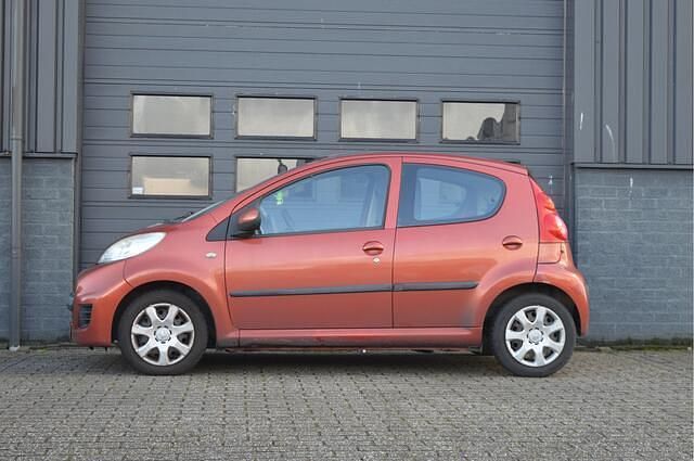 Occasion Peugeot 107 68 PK (50 kW) 2009 Oranje Hatchback
