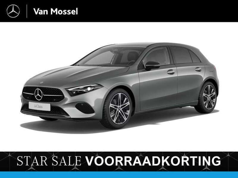 Grijs Nieuw 2025 Mercedes A180 Luxury Hatchback | € 44.150 - Afbeelding 1/4