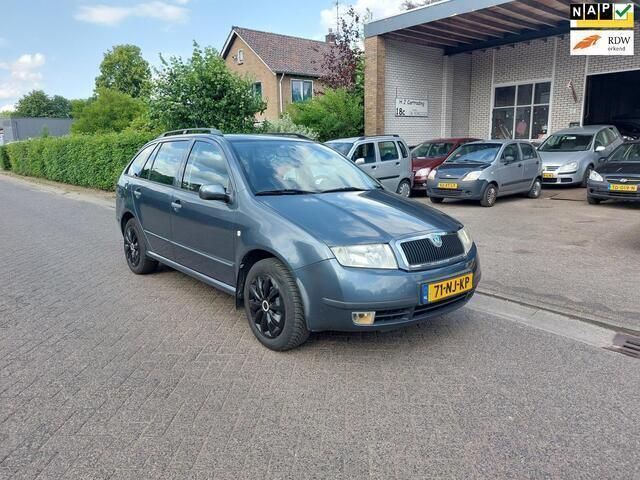 Grijs Gebruikt 2003 Skoda Fabia Stationwagen | € 1.299 (Eerlijke prijs) - Afbeelding 1/4