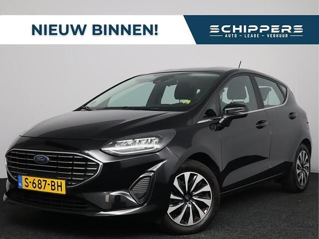 Zwart (metallic) Occasion 2023 Ford Fiesta Titanium Hatchback | € 13.900 (Goede deal) - Afbeelding 1/4