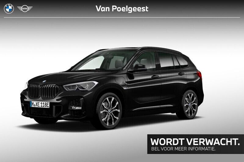 Saphirschwarz metallic (zwart metallic) Gebruikt 2021 BMW X1 Comfort Edition SUV | € 34.900 (Duur) - Afbeelding 1/2