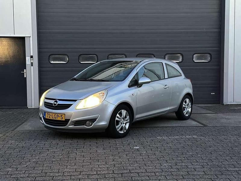 Grijs Gebruikt 2010 Opel Corsa Business MPV | € 3.000 (Goede deal) - Afbeelding 1/4