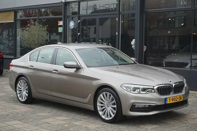 Grijs Gebruikt 2017 BMW 530e Executive Sedan | € 26.750 (Iets duurder) - Afbeelding 1/4
