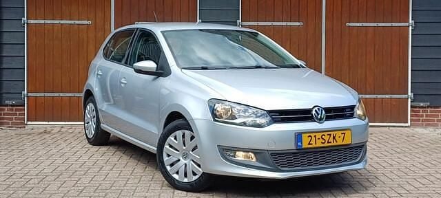 Grijs, metallic lak Gebruikt 2012 VW Polo Comfortline Hatchback | € 6.450 (Eerlijke prijs) - Afbeelding 1/4