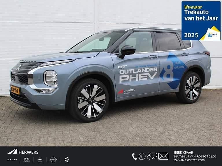 Moonstone grey Gebruikt 2025 Mitsubishi Outlander P-HEV SUV | € 56.385 - Afbeelding 1/4