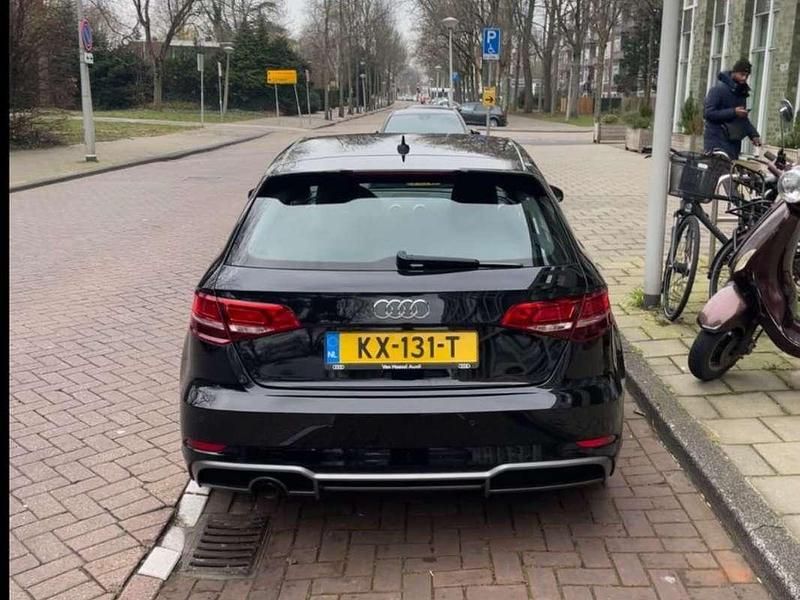 Zwart Gebruikt 2017 Audi A3 Hatchback | € 14.000 (Iets duurder) - Afbeelding 1/4