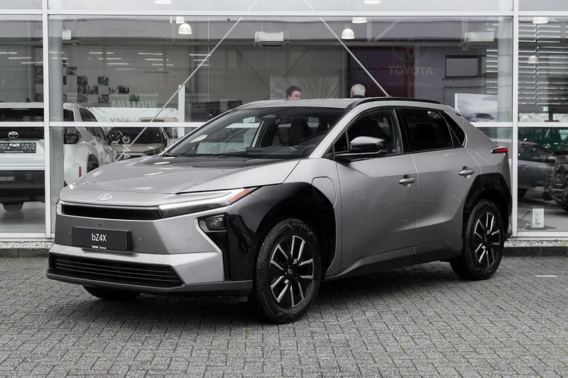 Grijs Nieuw 2025 Toyota bZ4X SUV | € 47.989 (Eerlijke prijs) - Afbeelding 1/1