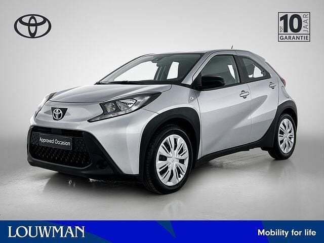 Zilver Gebruikt 2024 Toyota Aygo Play Hatchback | € 20.445 (Goede deal) - Afbeelding 1/3