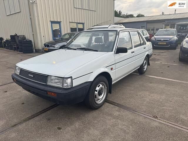 Wit Gebruikt 1984 Toyota Corolla Sedan | € 2.995 - Afbeelding 1/4