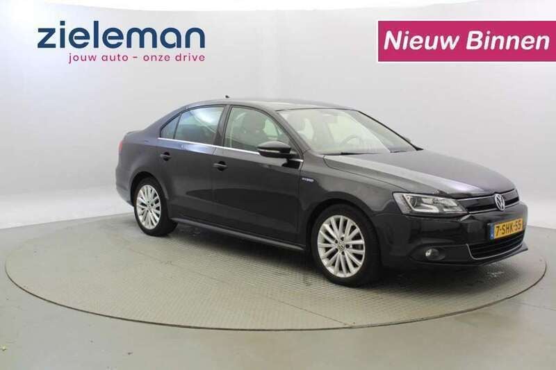 Zwart, metallic lak Gebruikt 2013 VW Jetta Hybrid Highline Sedan | € 7.645 (Eerlijke prijs) - Afbeelding 1/4