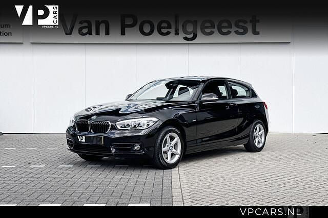 Zwart Gebruikt 2017 BMW 120 Executive Hatchback | € 19.900 (Eerlijke prijs) - Afbeelding 1/4