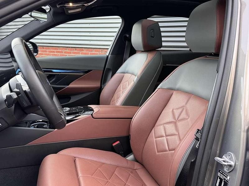 Occasion BMW 550e M Sport 313 PK (230 kW) 2024 Grijs Sedan