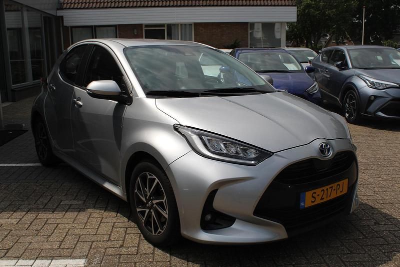 Occasion Toyota Yaris Hybrid 116 PK (85 kW) 2023 Grijs Hatchback