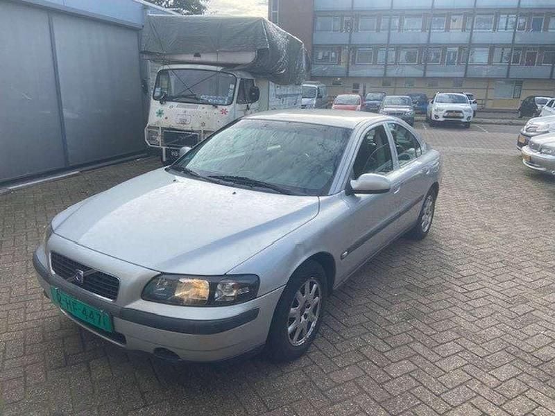 Grijs Gebruikt 2001 Volvo S60 Sedan | € 950 (Super prijs) - Afbeelding 1/4