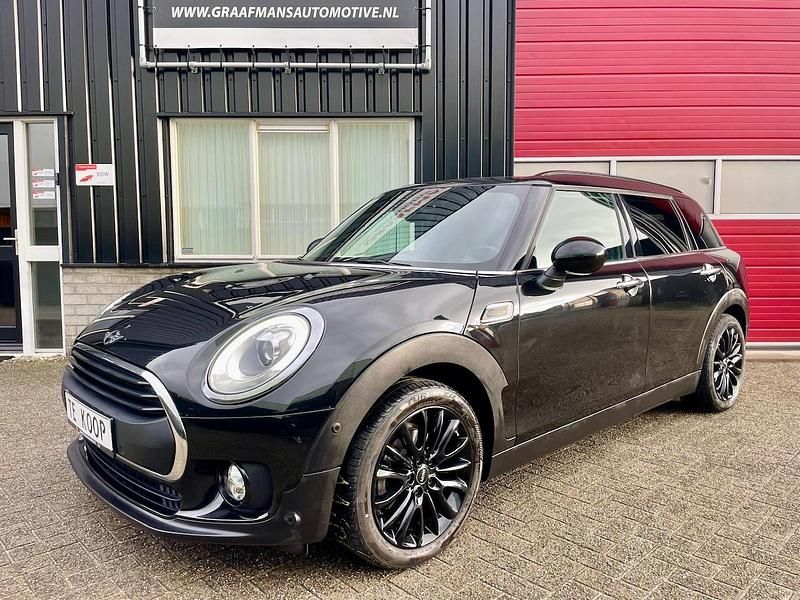 Zwart (metallic) Occasion 2017 Mini One Clubman Chili Stationwagen | € 17.999 (Eerlijke prijs) - Afbeelding 1/4