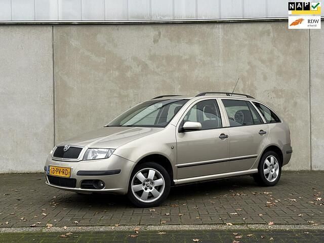 Beige Gebruikt 2005 Skoda Fabia Elegance Stationwagen | € 2.950 (Iets duurder) - Afbeelding 1/4