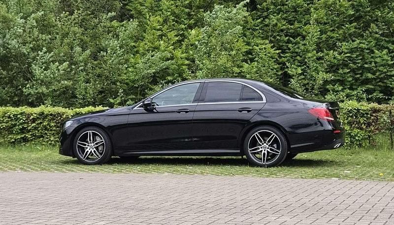 Zwart Gebruikt 2017 Mercedes E200 Business Sedan | € 29.500 (Eerlijke prijs) - Afbeelding 1/4