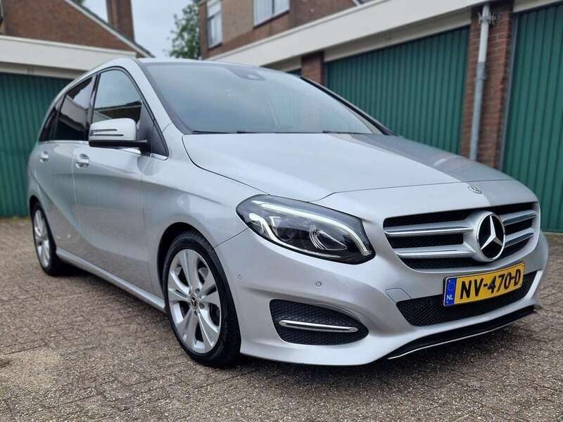 Zilver Gebruikt 2017 Mercedes B180 Ambition MPV | € 19.950 (Iets duurder) - Afbeelding 1/4