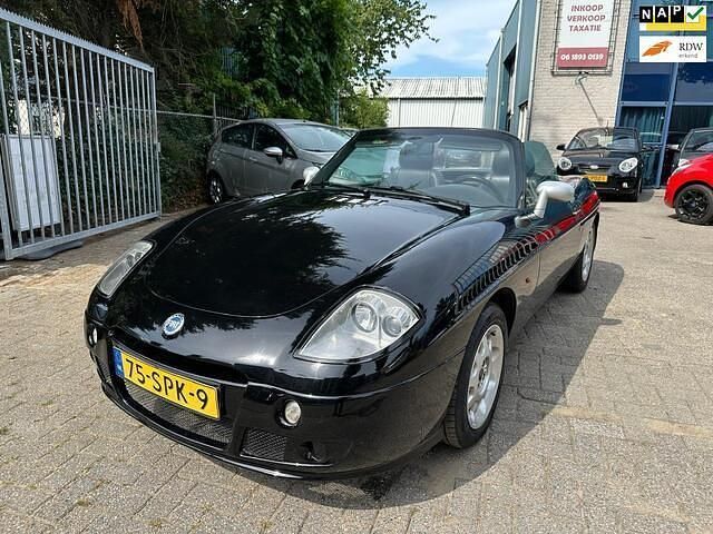 Zwart Gebruikt 2002 Fiat Barchetta Cabriolet | € 3.995 (Eerlijke prijs) - Afbeelding 1/4
