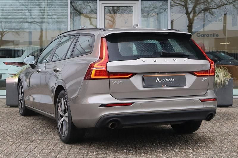 Occasion Volvo V60 Momentum 163 PK (119 kW) 2021 Grijs Stationwagen