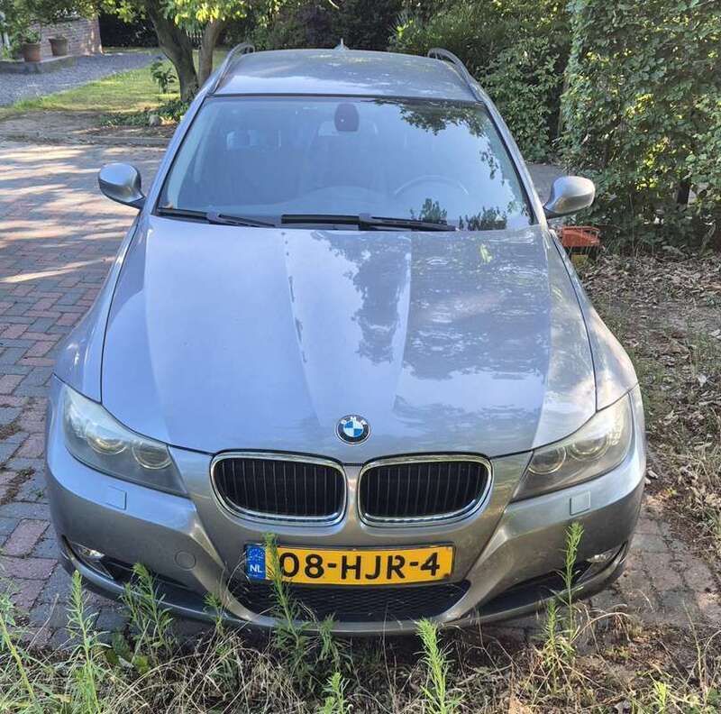 Grijs Gebruikt 2009 BMW 318 Stationwagen | € 5.250 (Eerlijke prijs) - Afbeelding 1/4