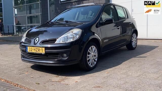 Zwart Gebruikt 2009 Renault Clio II Rip Curl Hatchback | € 3.850 (Iets duurder) - Afbeelding 1/4
