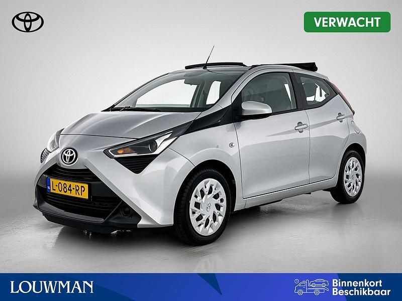 Grijs Gebruikt 2021 Toyota Aygo X-play Hatchback | € 14.950 (Duur) - Afbeelding 1/3