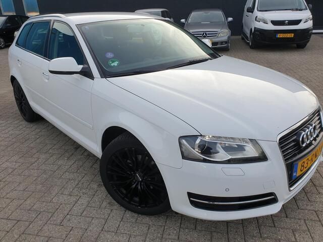 Wit Gebruikt 2011 Audi A3 Sportback Ambition Hatchback | € 4.999 (Goede deal) - Afbeelding 1/4