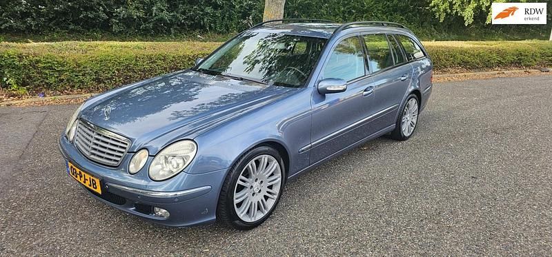 Blauw Gebruikt 2004 Mercedes E200 Elegance MPV | € 2.950 (Eerlijke prijs) - Afbeelding 1/4