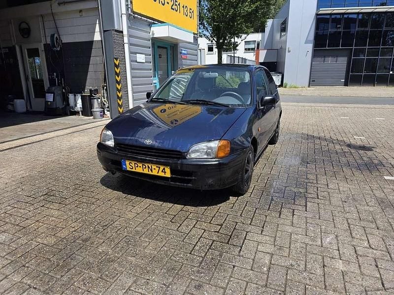 Blauw Occasion 1998 Toyota Starlet XLi Hatchback | € 3.000 (Iets duurder) - Afbeelding 1/4