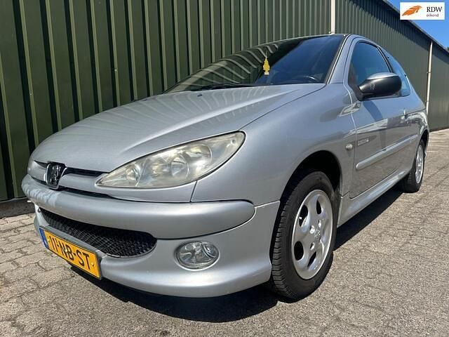 Grijs Gebruikt 2003 Peugeot 206 Quiksilver Hatchback | € 1.150 (Eerlijke prijs) - Afbeelding 1/4