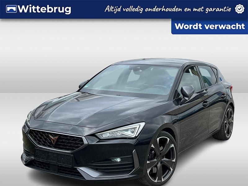 Zwart, metallic lak Gebruikt 2022 Cupra Leon VZ Hatchback | € 28.450 (Eerlijke prijs) - Afbeelding 1/1