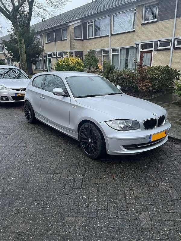 Occasion BMW 116 122 PK (89 kW) 2010 Grijs Hatchback