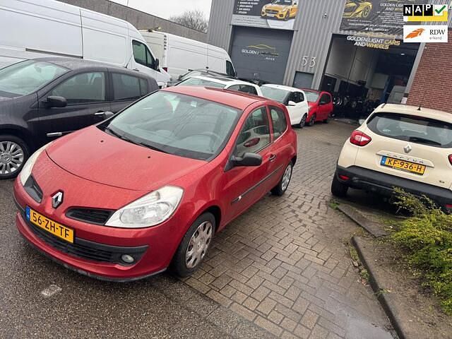 Occasion Renault Clio II 75 PK (55 kW) 2008 Rood Hatchback