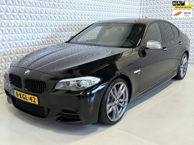Zwart Gebruikt 2013 BMW M550 Sedan | € 14.999 (Super prijs) - Afbeelding 1/4